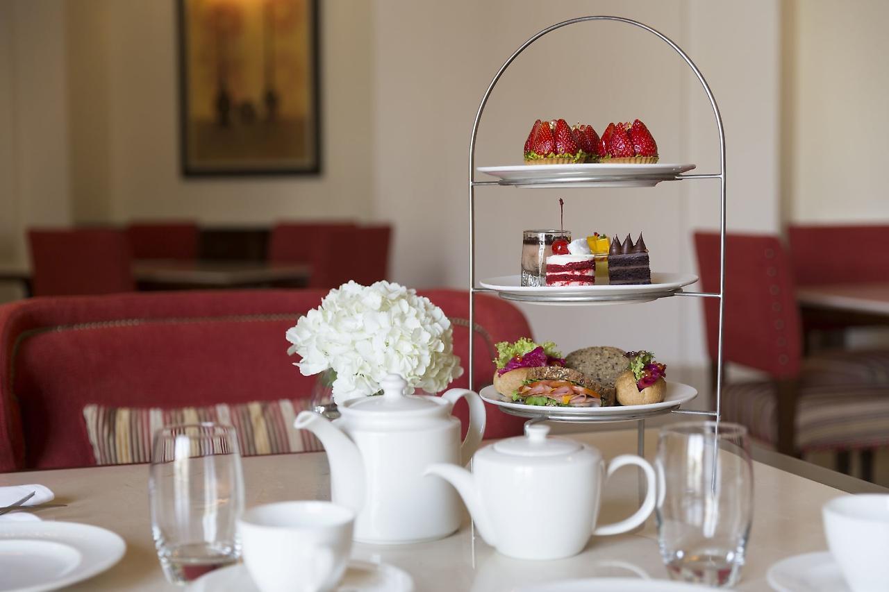 Al Najada Doha Hotel By Tivoli Exterior photo Afternoon tea at the Jumeirah Emirates Towers Hotel, Dubai