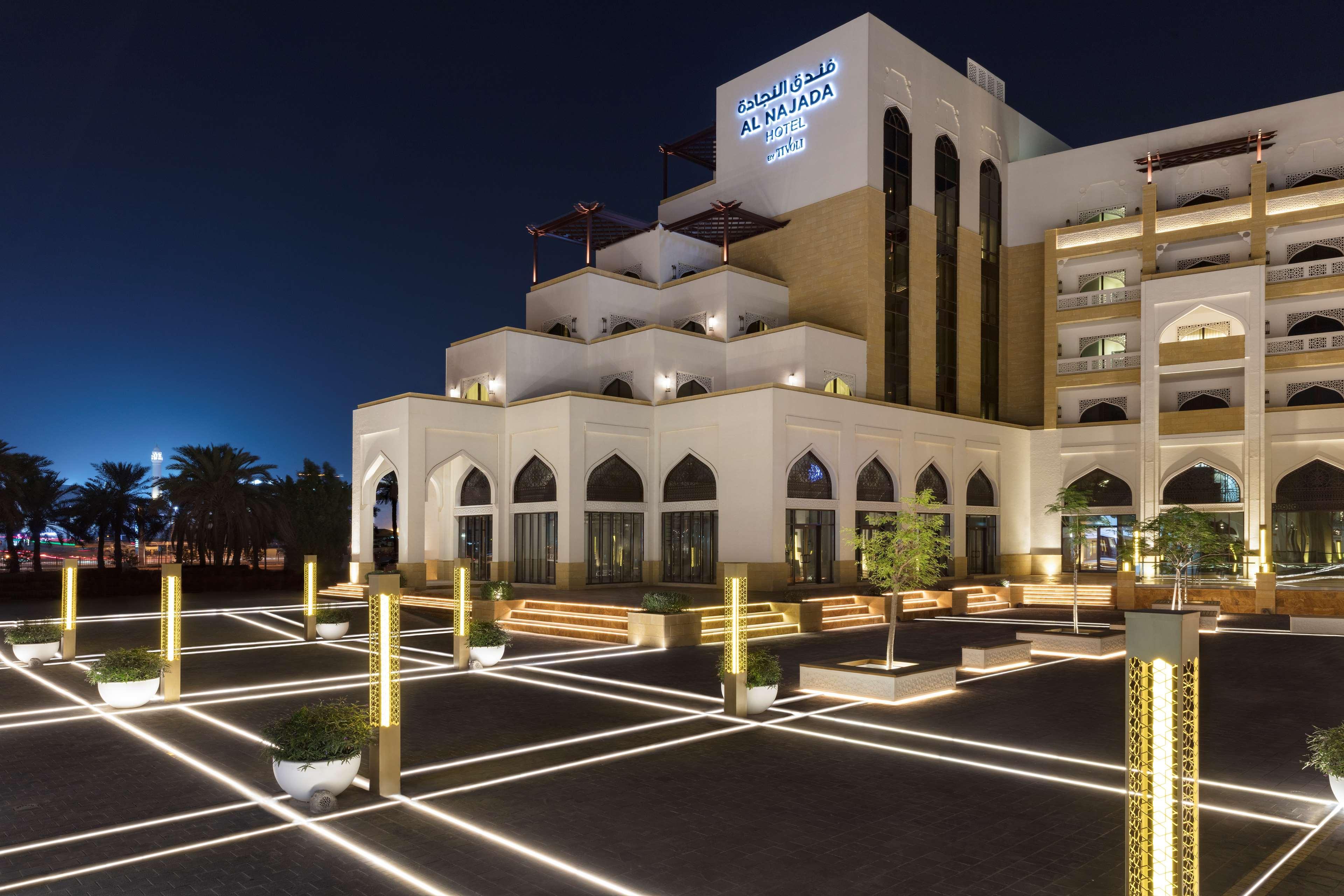 Al Najada Doha Hotel By Tivoli Exterior photo The hotel at night